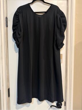 Halogen Black Short Sleeve Shift Dress with Ruched Sleeves